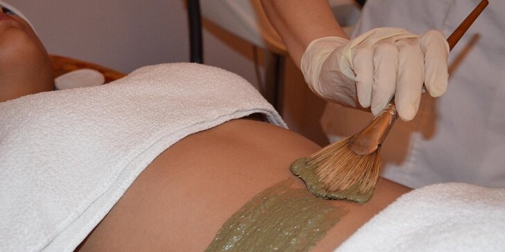 Anticelulitídna masáž alebo Parafango zábal z horúceho bahna