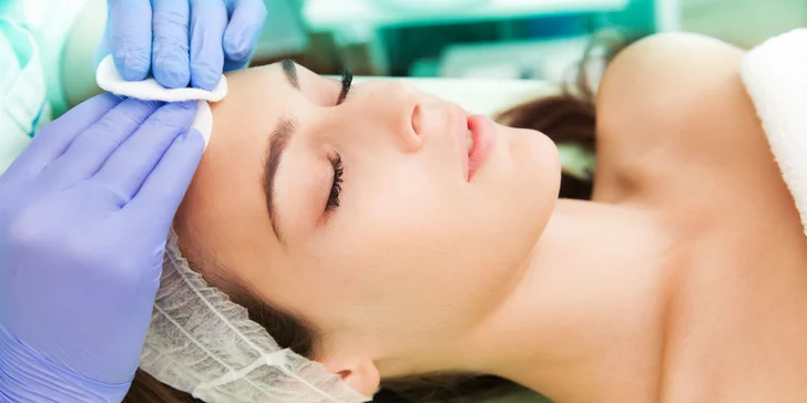 Čistenie pleti, liftingové ošetrenie či masáž tváre v salóne Bella Donna