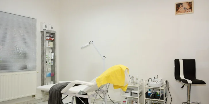 Ošetrenia pleti, formovanie a farbenie obočia či spoločenský make-up