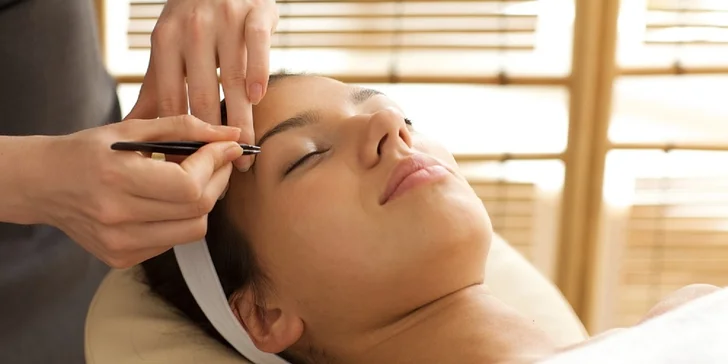 Permanentný make-up obočia, očnej linky alebo pier