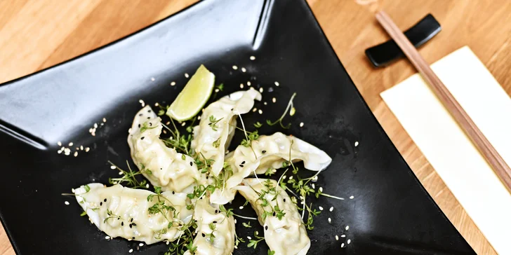 Degustačné sushi menu pre dvoch s predjedlom, polievkou Miso i dezertom