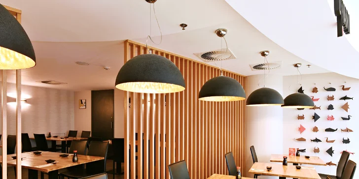 Degustačné sushi menu pre dvoch s predjedlom, polievkou Miso i dezertom
