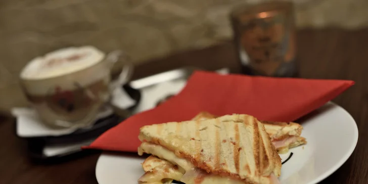 Chutné malé občerstvenie v Cafe Bar Emócia