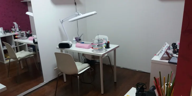 Gelové nechty či gel lak. Krásne nechty na stužkovú i silvestrovskú party!