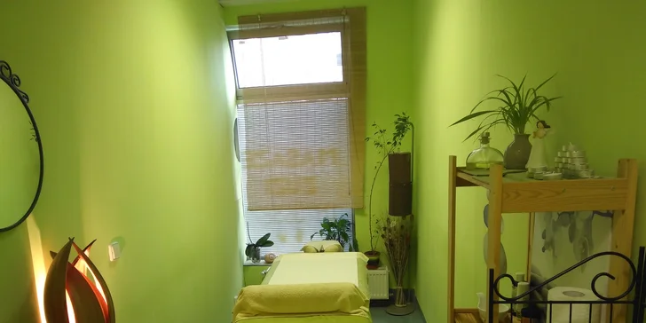 Klasická masáž celého tela s lávovými kameňmi alebo darčekové poukážky
