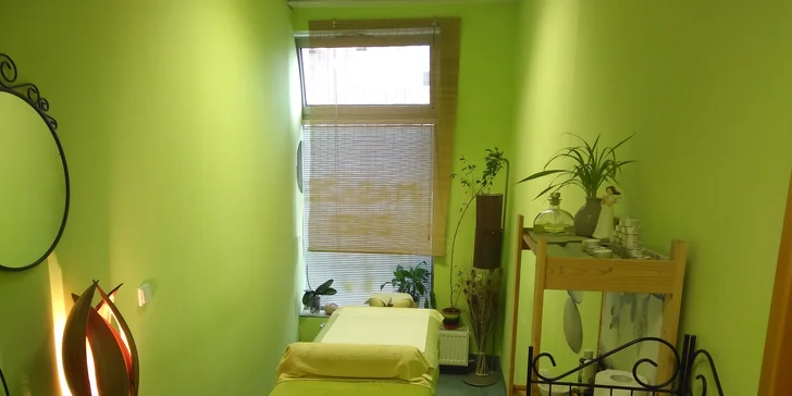 Klasická masáž celého tela s lávovými kameňmi alebo darčekové poukážky