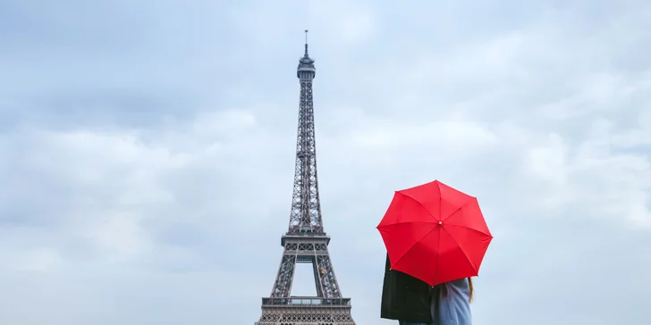 Valentín v Paríži so sektom pre pár ako darček