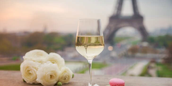 Valentín v Paríži so sektom pre pár ako darček