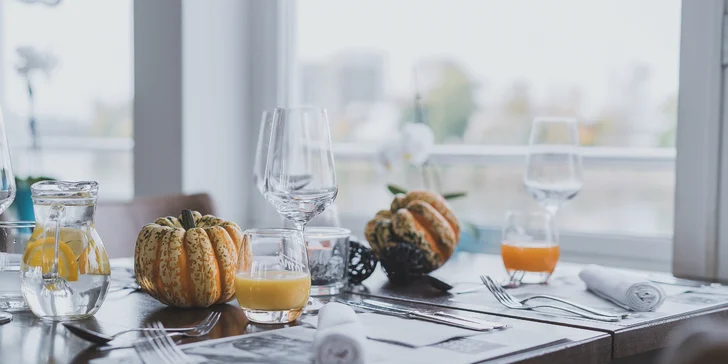 Romantický pobyt na vlnách Vltavy s wellness a večerným fish & grill rautom