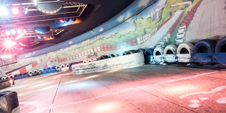 Pripraviť sa, pozor, štart: 2 jazdy v nadupanej motokáre po dvojposchodovej dráhe