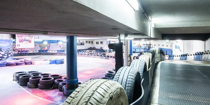 Pripraviť sa, pozor, štart: 2 jazdy v nadupanej motokáre po dvojposchodovej dráhe