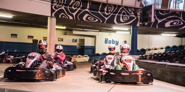 Pripraviť sa, pozor, štart: 2 jazdy v nadupanej motokáre po dvojposchodovej dráhe
