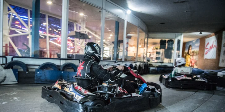 Pripraviť sa, pozor, štart: 2 jazdy v nadupanej motokáre po dvojposchodovej dráhe