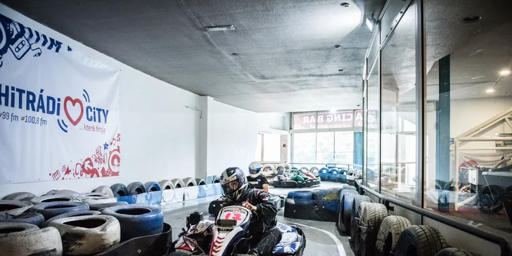 Pripraviť sa, pozor, štart: 2 jazdy v nadupanej motokáre po dvojposchodovej dráhe