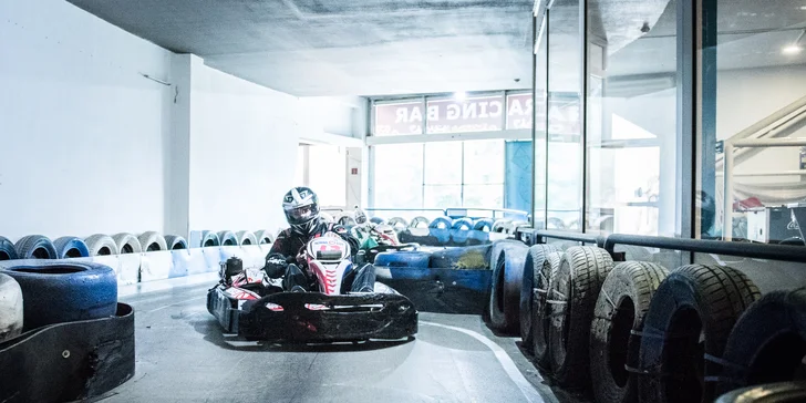 Pripraviť sa, pozor, štart: 2 jazdy v nadupanej motokáre po dvojposchodovej dráhe