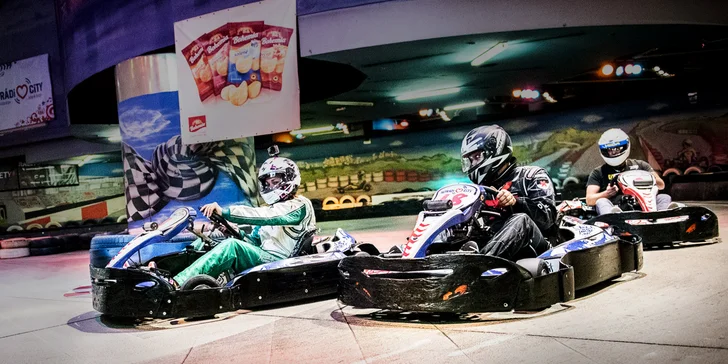 Pripraviť sa, pozor, štart: 2 jazdy v nadupanej motokáre po dvojposchodovej dráhe