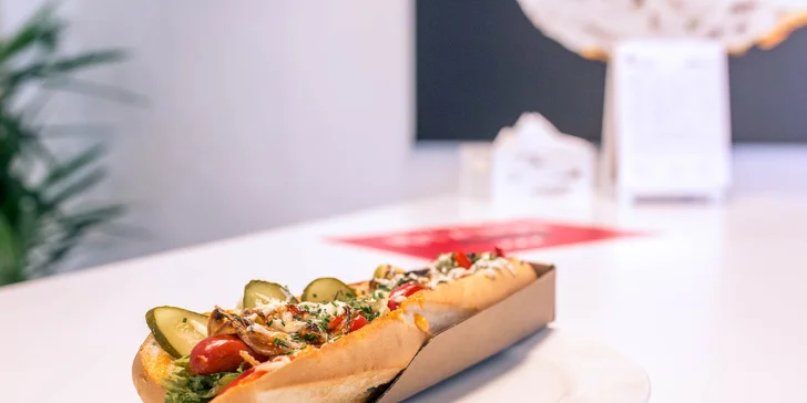 Fantastický Nivus Prime Hot dog v Bistro Planet