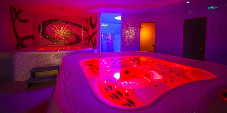 Výnimočný romantický pobyt s wellness v Slamenom dome****