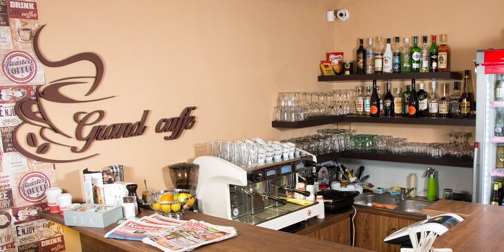 Lahodná káva podľa vášho výberu aj s muffinom alebo zákuskom v Grand caffe