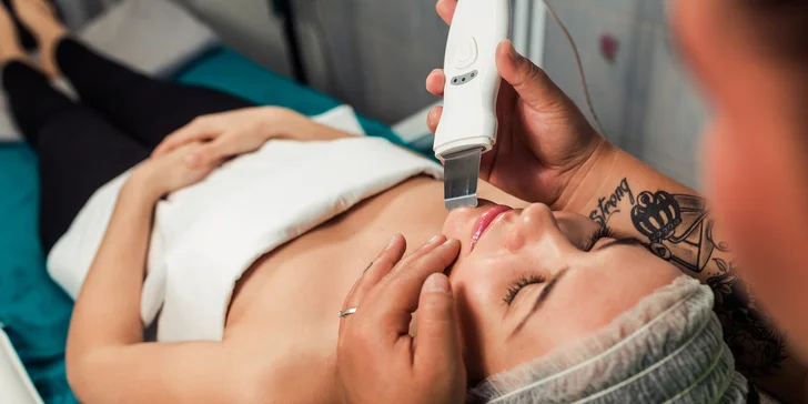 Hĺbkové čistenie pleti ultrazvukom s mikromasážou očného okolia kyselinou hyalurónovou alebo balíček krásy