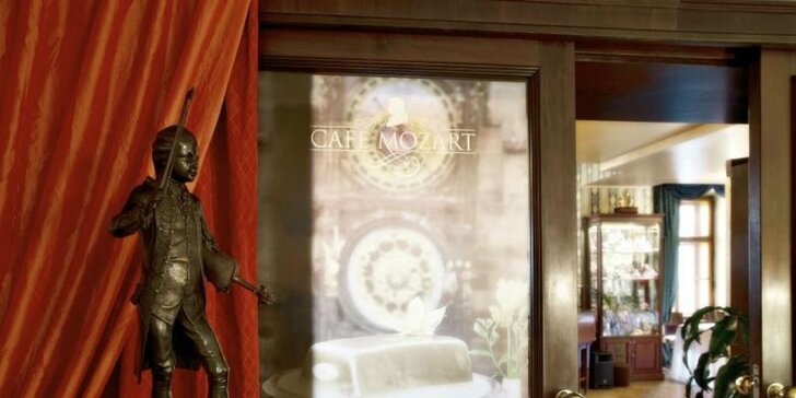 Vyskladajte si 3-chodové menu v Café Mozart, odkiaľ krásne uvidíte na orloj