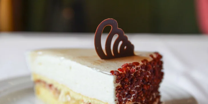 Vyskladajte si 3-chodové menu v Café Mozart, odkiaľ krásne uvidíte na orloj