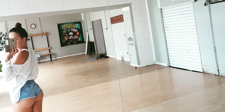 Sexi ženský twerk workshop