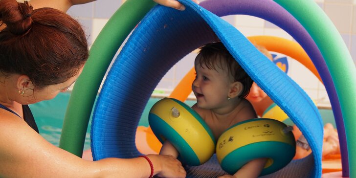 Kurz „plávania“ detí vo veku od 4 mesiacov až 3 rokov