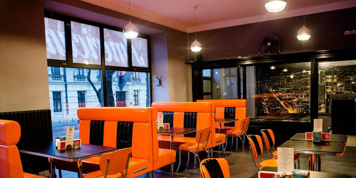 Bio hovädzí burger s hranolčekmi a nápojom