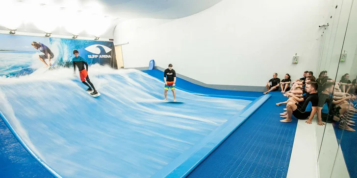 Hodinová jazda na surf trenažéri pod dohľadom inštruktorov s videozáznamom