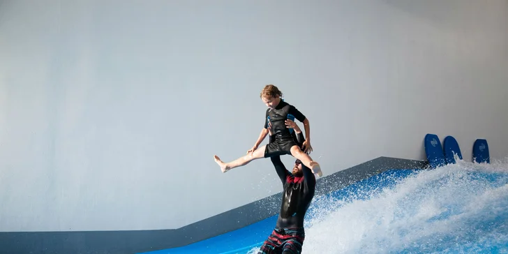 Hodinová jazda na surf trenažéri pod dohľadom inštruktorov s videozáznamom