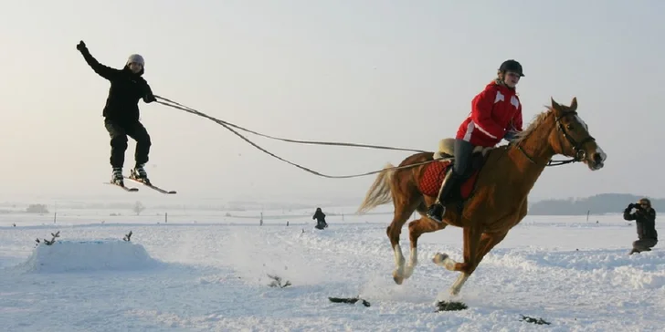 Zážitky z konského sedla! Zimný skijoring, prechádzky či poníky pre deti