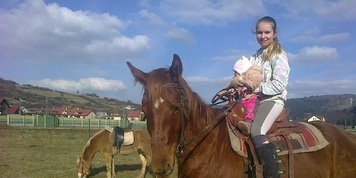 Zážitky z konského sedla! Zimný skijoring, prechádzky či poníky pre deti
