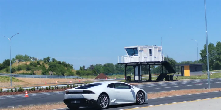 Adrenalínová jazda na okruhu Hradec Králové na luxusných autách Ferrari, Porsche, Aston Martin,McLaren, BMW alebo Lamborghini! Palivo v cene!
