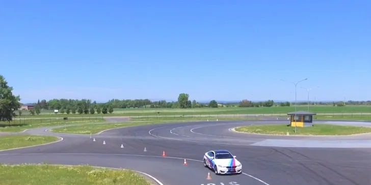 Adrenalínová jazda na okruhu Hradec Králové na luxusných autách Ferrari, Porsche, Aston Martin,McLaren, BMW alebo Lamborghini! Palivo v cene!