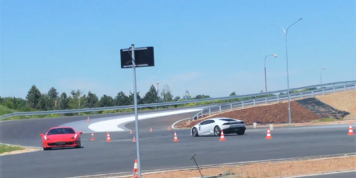 Adrenalínová jazda na okruhu Hradec Králové na luxusných autách Ferrari, Porsche, Aston Martin,McLaren, BMW alebo Lamborghini! Palivo v cene!