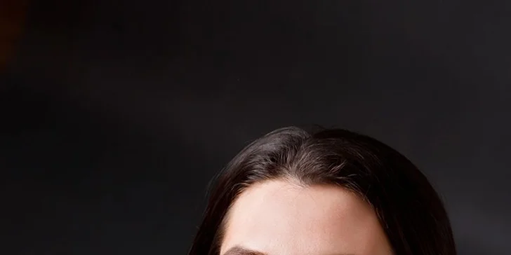 Boudoir profesionálne fotografovanie portrétu - každá žena je krásna