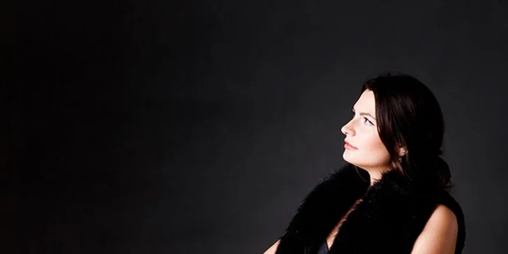 Boudoir profesionálne fotografovanie portrétu - každá žena je krásna