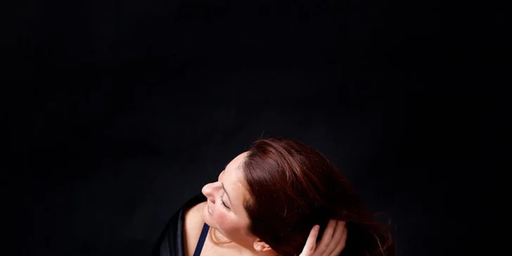 Boudoir profesionálne fotografovanie portrétu - každá žena je krásna