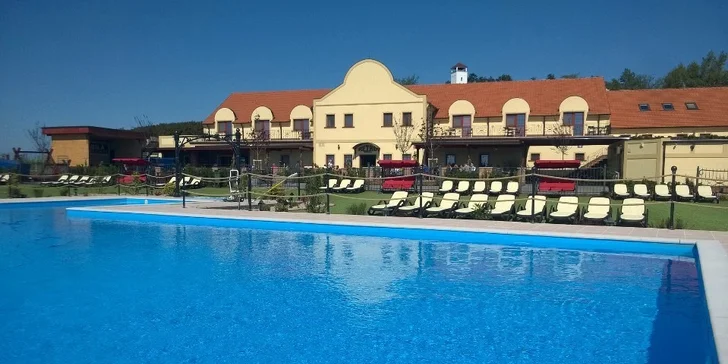 Počas troch víkendov vinárom: práca na vinici aj relax vo wellness pre dvoch