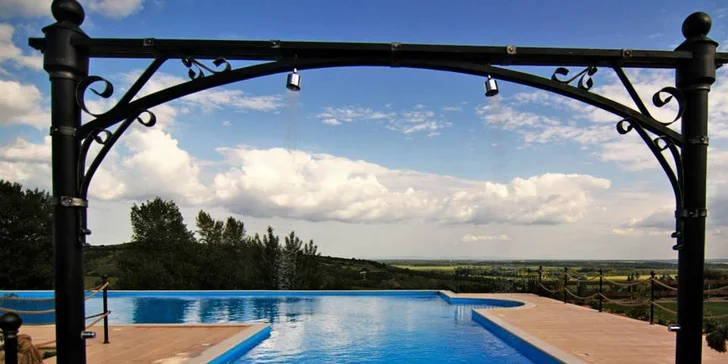 Počas troch víkendov vinárom: práca na vinici aj relax vo wellness pre dvoch