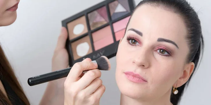 Profesionálny večerný make-up alebo minikurz líčenia
