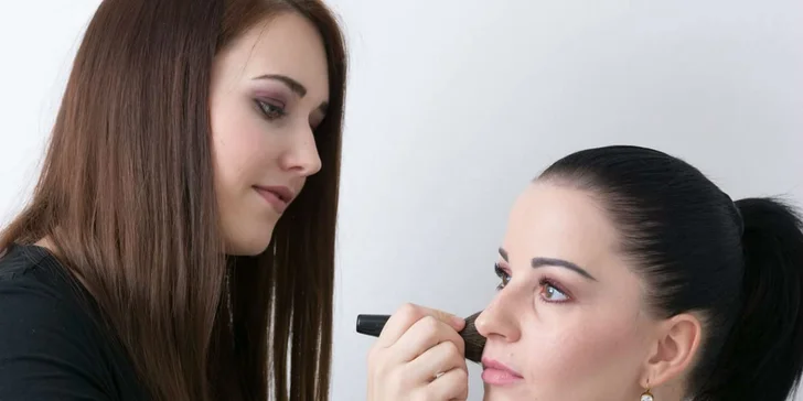Profesionálny večerný make-up alebo minikurz líčenia