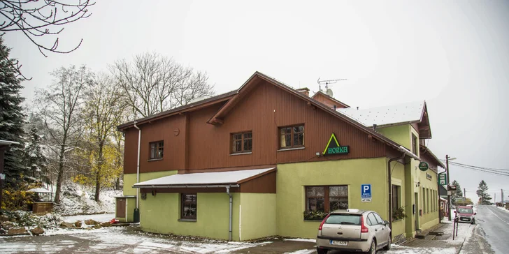 Zima v Svetlej pod Ještědom: vezmite rodinu na lyžovačku do penziónu s polpenziou