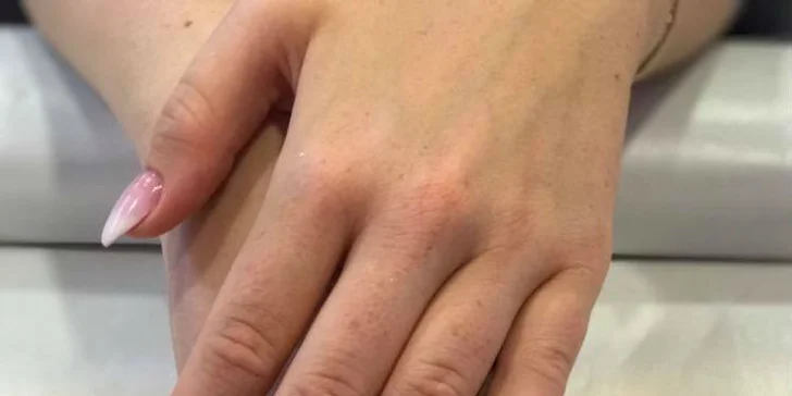 Manikúra, gelové nechty a pedikúra v Royal Nails