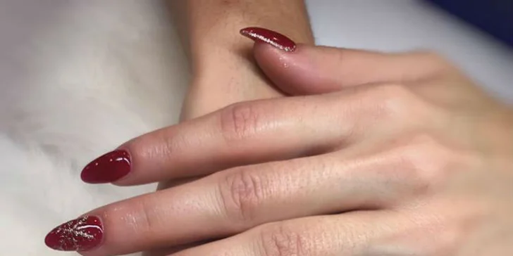 Manikúra, gelové nechty a pedikúra v Royal Nails