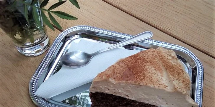 Domáci koláčik podľa výberu a espresso