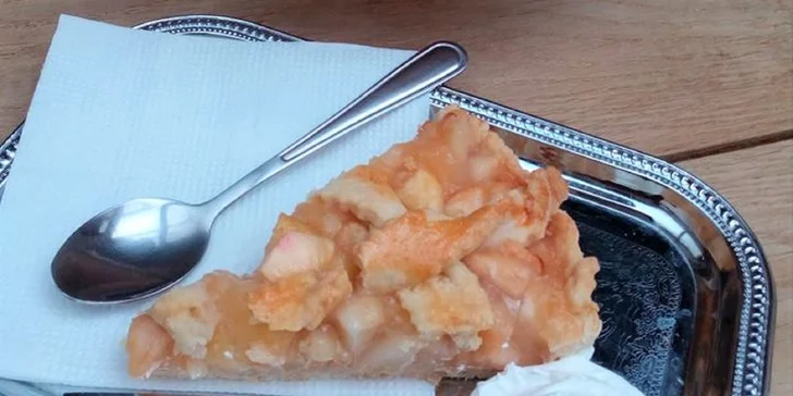 Domáci koláčik podľa výberu a espresso