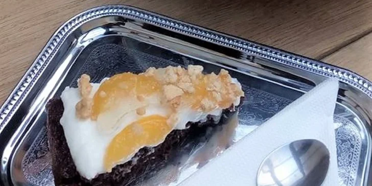 Domáci koláčik podľa výberu a espresso