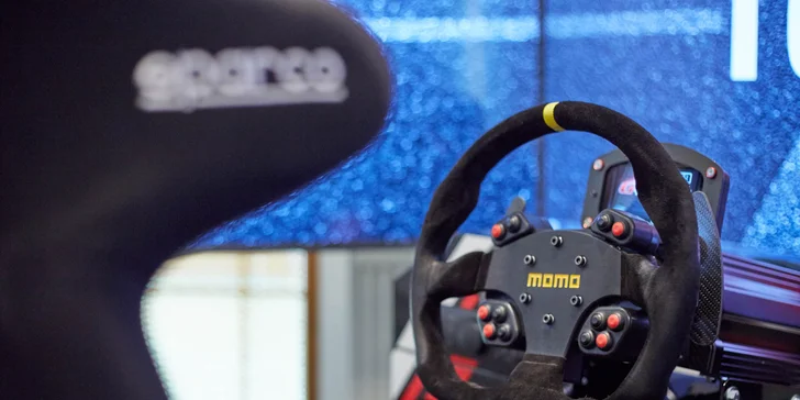Jazda na racing simulátore SIMRACE